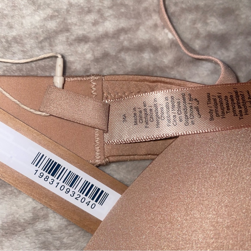SKIMS Wireless Foam Push Up Bra - Picture 3 of 5